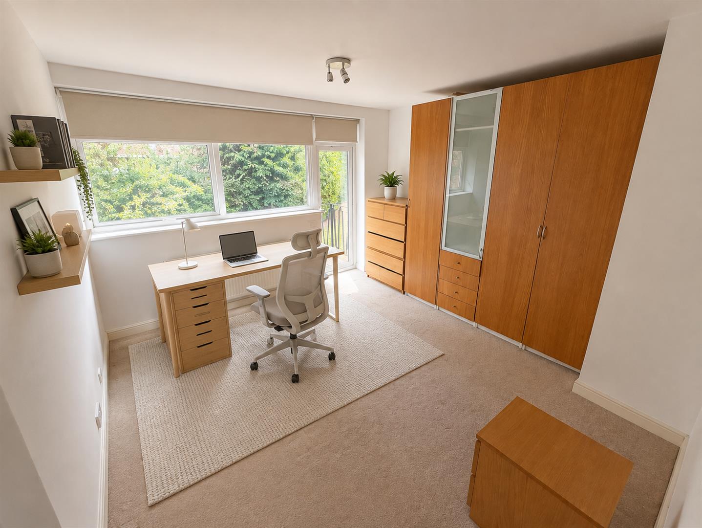 2 bed property in Crescent Road, London